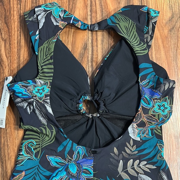 Amoressa Allana Blixen One Piece - Picture 10 of 16